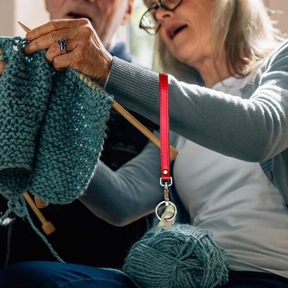 Wrist Yarn Holder: Leaves Wood Crochet Knitting Carousel Dispenser Yarn Spinner - Picture 7 of 12